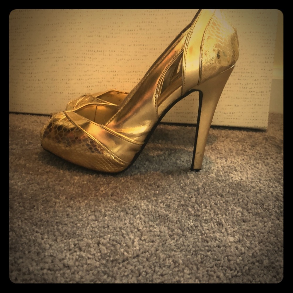 Fun snakeskin, gold peep toe heels